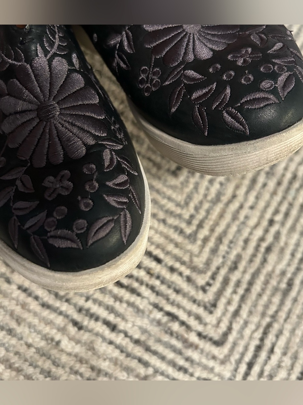 Gentle Souls Kenneth Cole Sneaker Sz 6.5 Black Embroidered Leather Slip On Boho - Picture 8 of 9